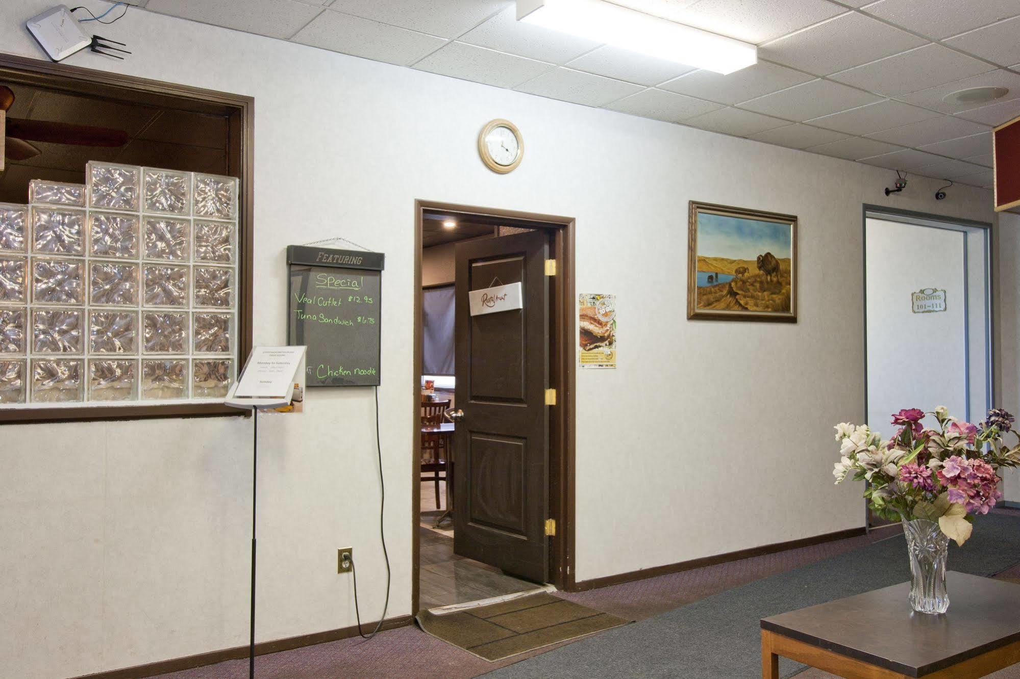 Springs Motor Inn Wainwright Exterior photo